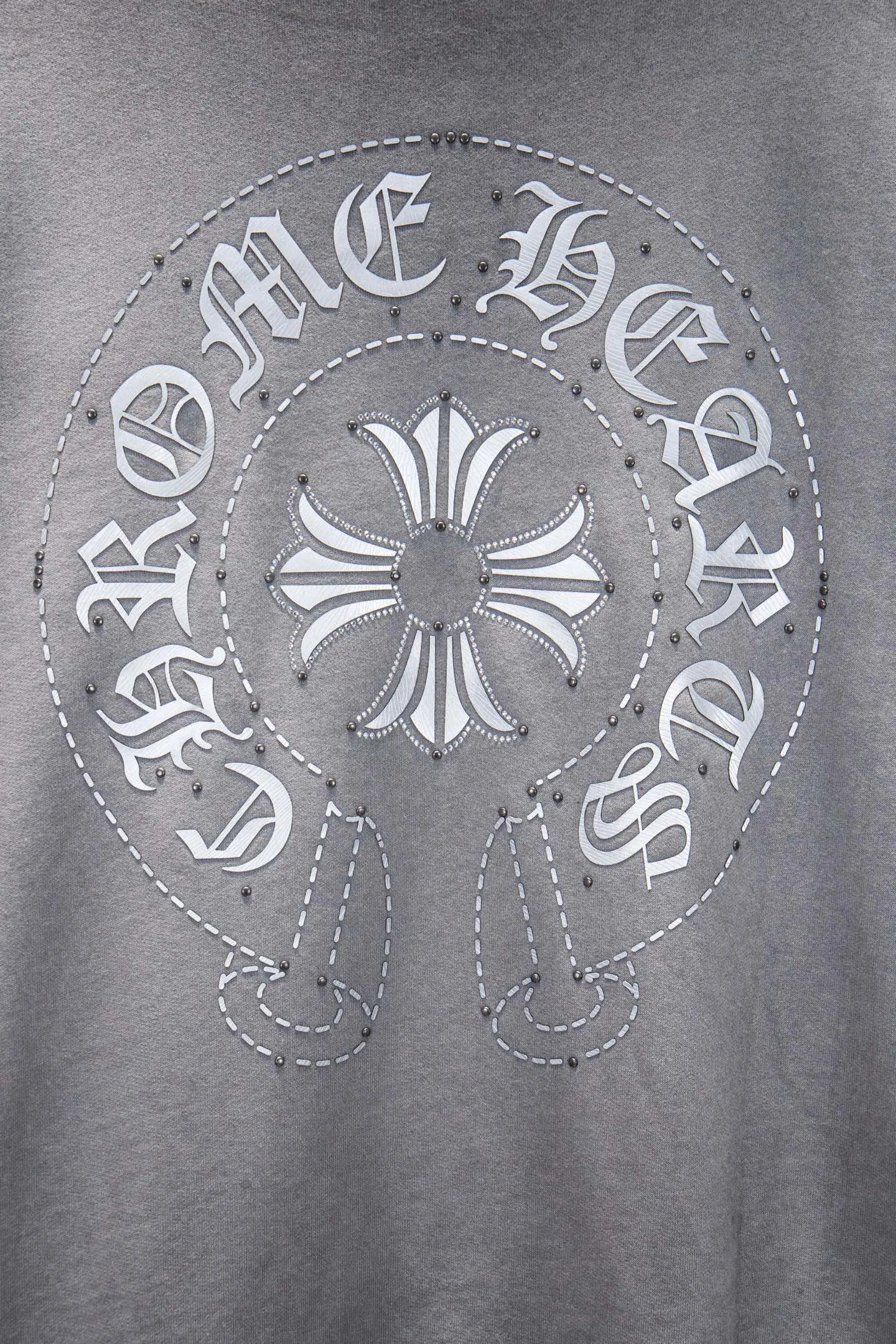 P290 🆕Chrome hearts new hot diamond silicone stir-fried color sweatshirt. The os version is really charming. The Chrome family is really unique. Every new season has the best version. It is very practical and can be worn casually. Nice✔️ - ⚠️100% cotton. Made of custom-dyed terry cotton sweatshirt surface, 420g double-ply double yarn, comfortable to the touch. Made from imported knitting needle carded cotton, the thickness is moderate, drapey and contoured, making the upper body comfortable! ! It is very tolerant to fat body types and can instantly lose five pounds after wearing it!  Specially ordered many Austrian hot diamonds, which have the bling bling effect of natural crystals under the light, with multi-faceted reflective points, and the production cost is extremely high. The laser molding includes a computer engraving machine and a laser machine, which are accurate in units of particles. Finally, it is hot and set at high temperature. After the hot ironing, the firmness needs to be tested repeatedly on the hot stamping. It can show colorful reflections under the light. The body of the garment is treated with reverse-bottomed silicone, hot-drilled and frayed elements, which greatly increases the interest of the garment and creates a unique visual effect.  Hem Loose closing Double-layer fabric Good closing effect Exquisite seaming Color: Washed black Reverse stir-fried gray Size: S-M-L-XL